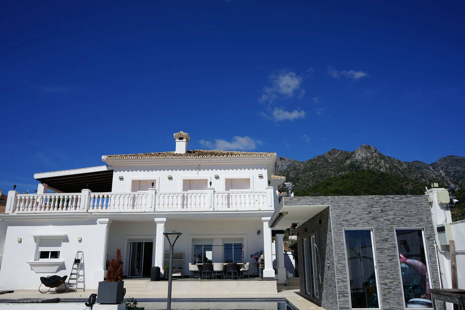 6 slaapkamer Villa te koop in Marbella - € 1.950.000 (Ref: 9910596)