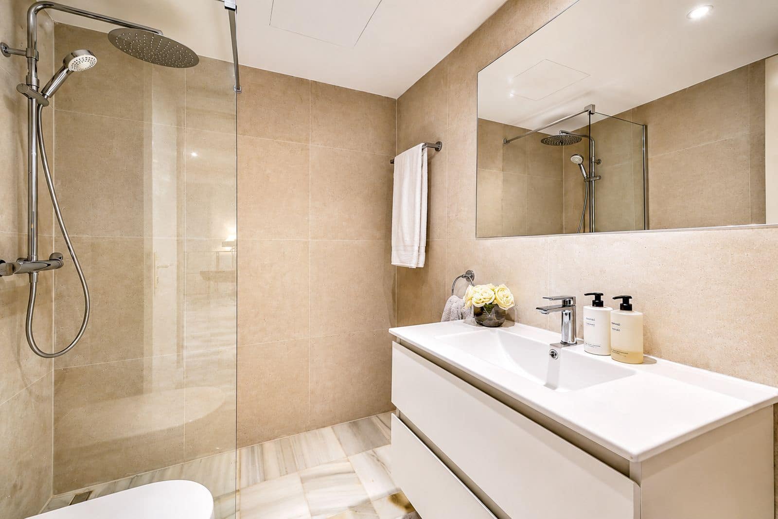 3 sypialnia Apartament na sprzedaż w Puerto Banus - 750 000 € (Ref: 9910597)