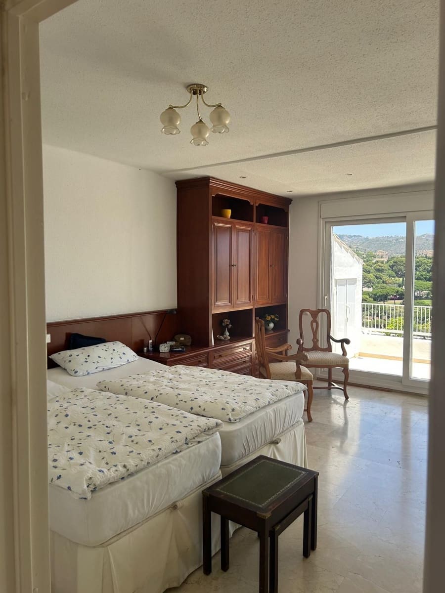 1 soverom Penthouse til salgs i Marbella - € 420 000 (Ref: 9910602)