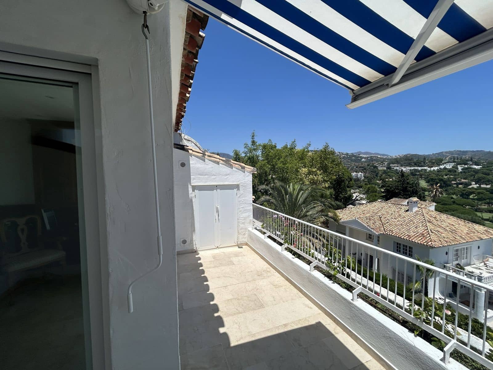 1 soverom Penthouse til salgs i Marbella - € 420 000 (Ref: 9910602)