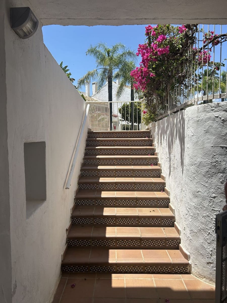 1 soverom Penthouse til salgs i Marbella - € 420 000 (Ref: 9910602)