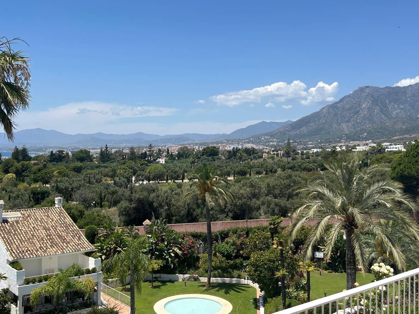 1 soverom Penthouse til salgs i Marbella - € 420 000 (Ref: 9910602)