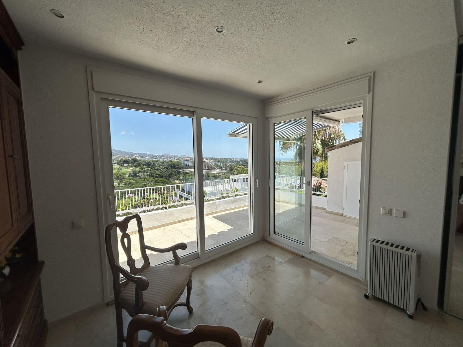 1 soverom Penthouse til salgs i Marbella - € 420 000 (Ref: 9910602)
