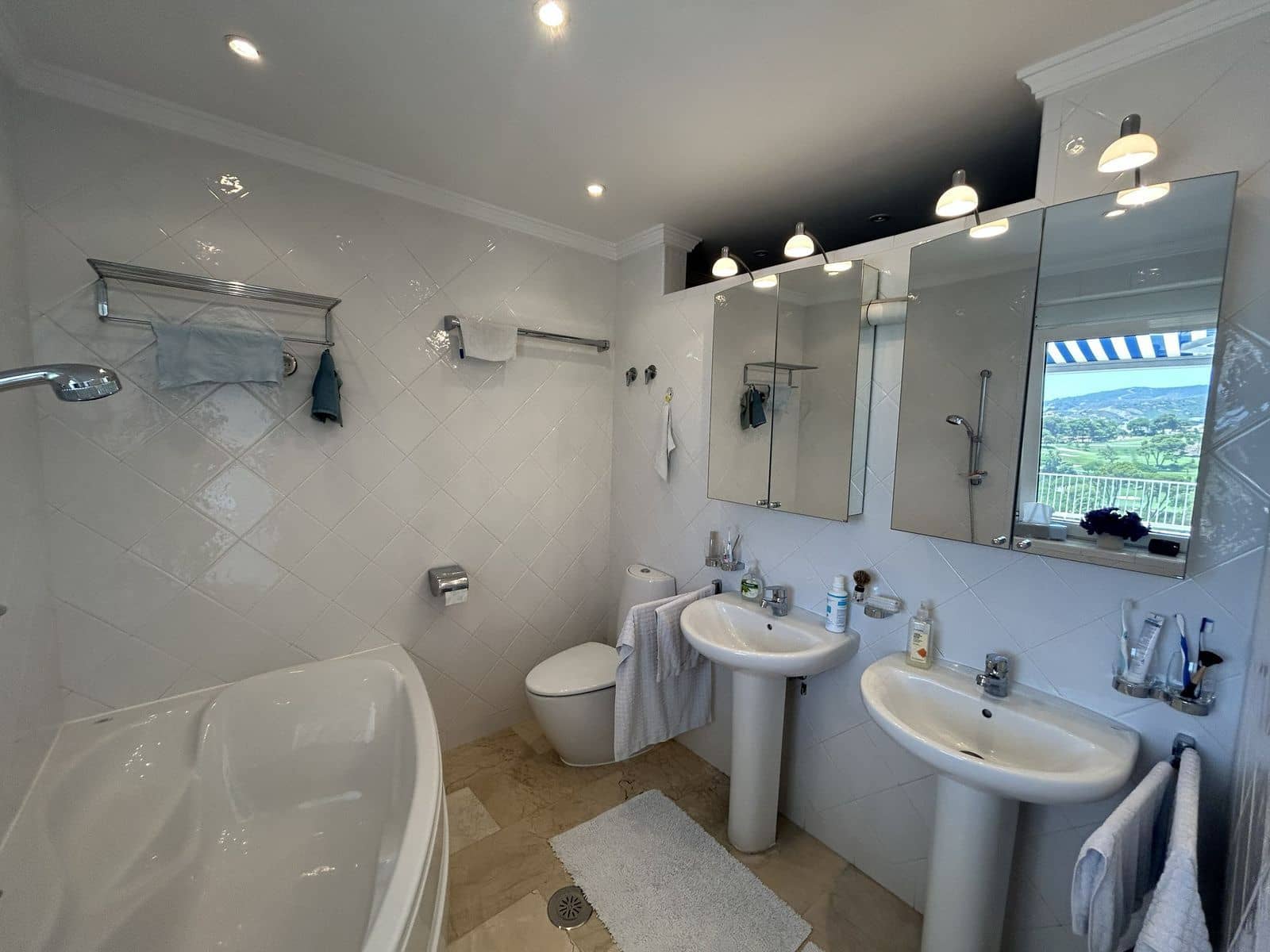 1 soverom Penthouse til salgs i Marbella - € 420 000 (Ref: 9910602)
