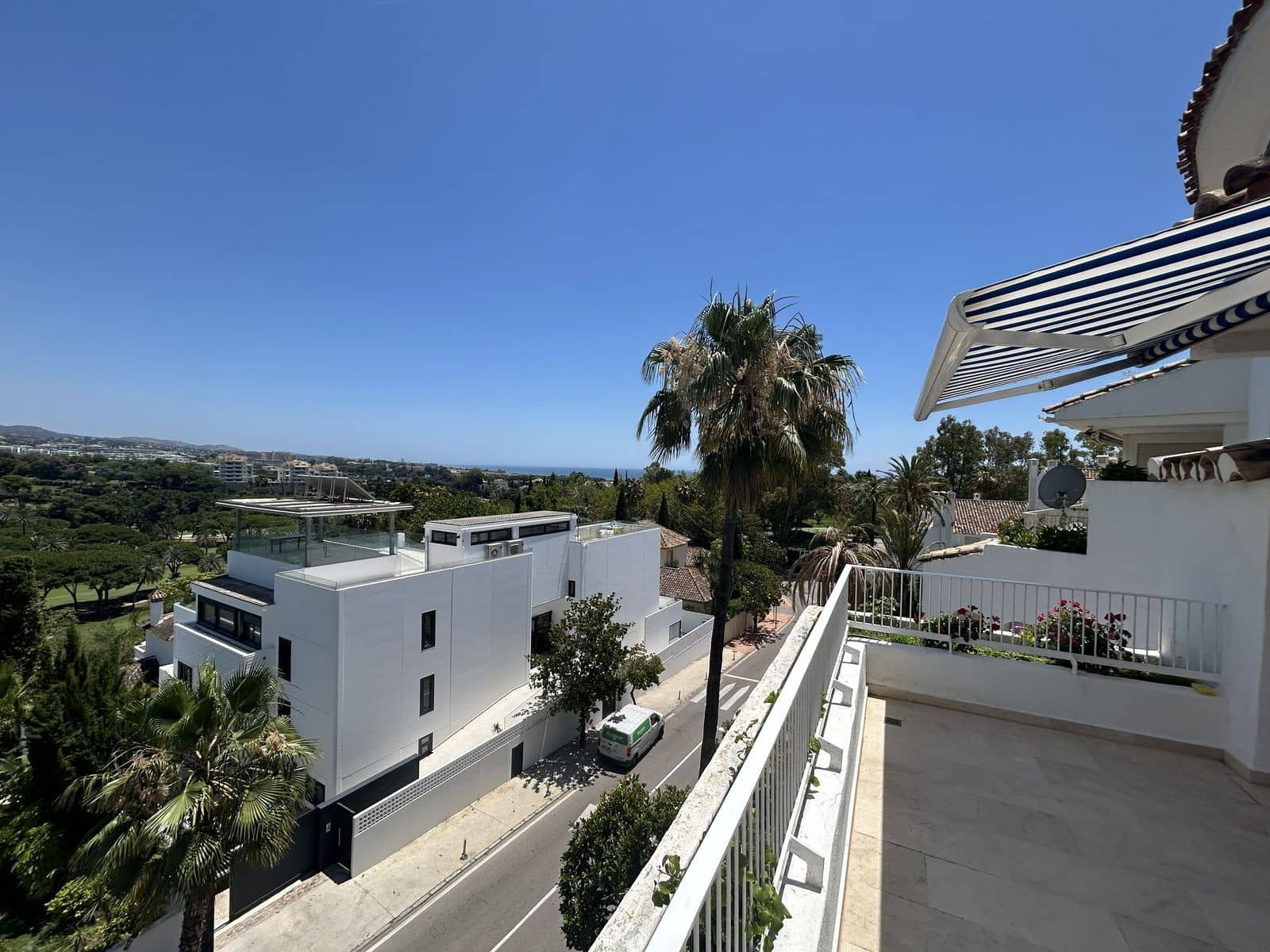 1 soverom Penthouse til salgs i Marbella - € 420 000 (Ref: 9910602)