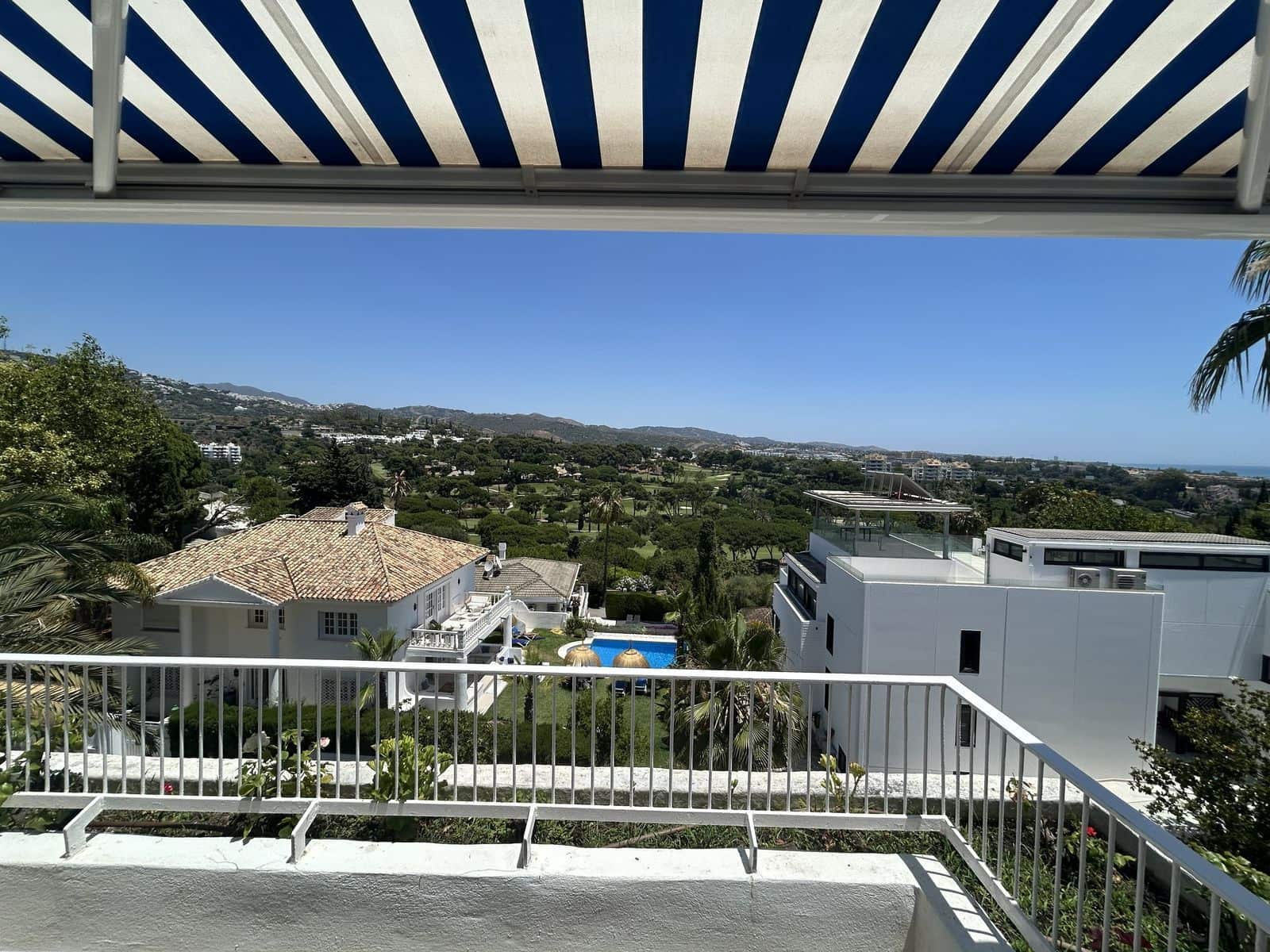 1 soverom Penthouse til salgs i Marbella - € 420 000 (Ref: 9910602)