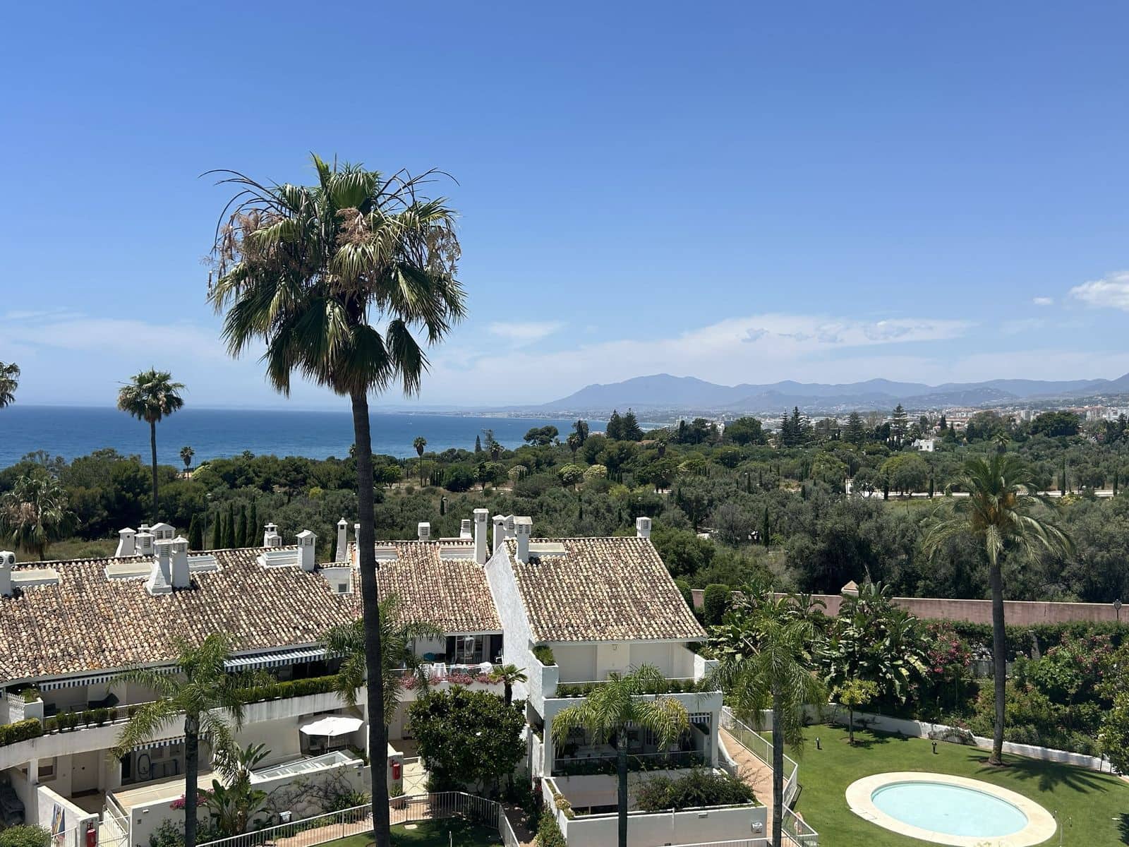 1 soverom Penthouse til salgs i Marbella - € 420 000 (Ref: 9910602)