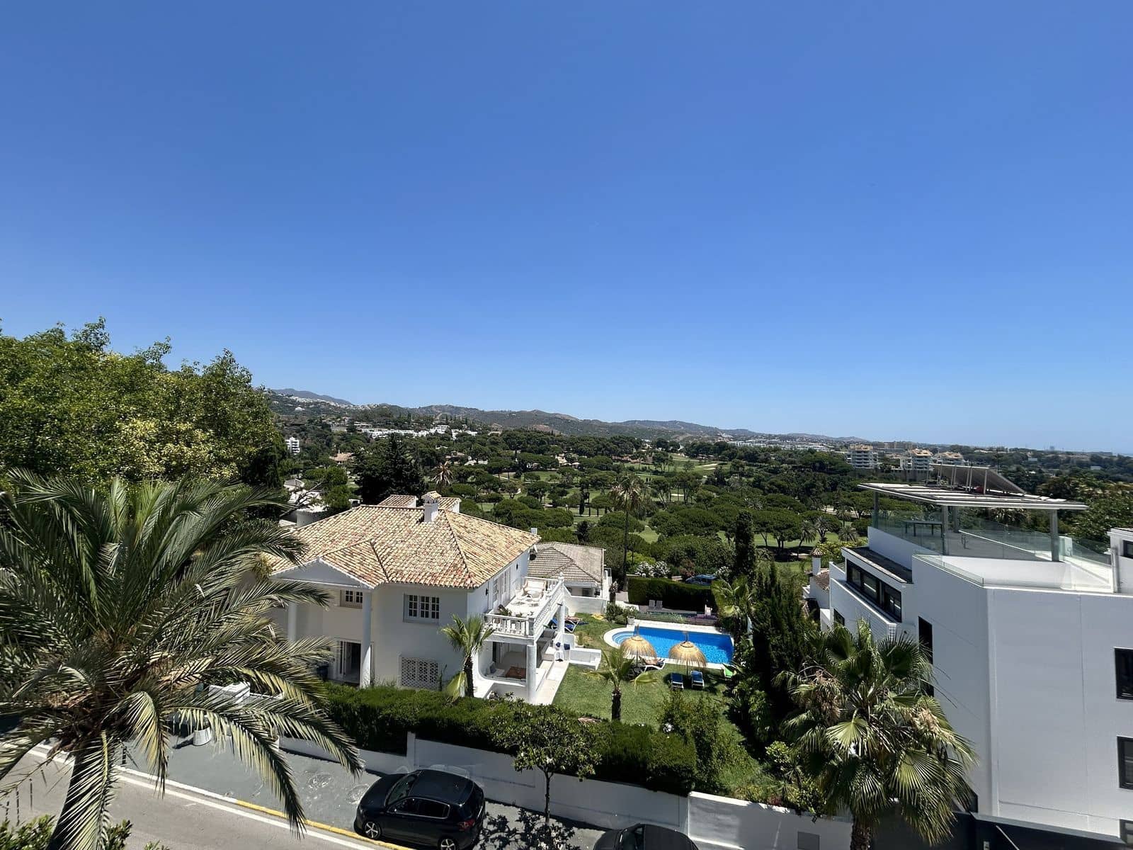 1 soverom Penthouse til salgs i Marbella - € 420 000 (Ref: 9910602)