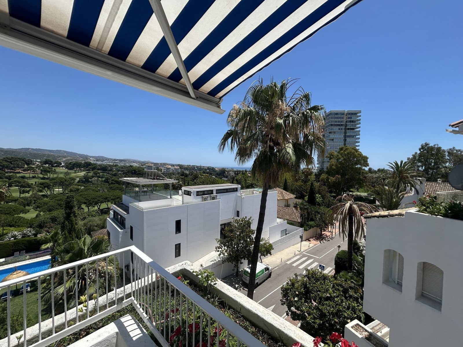 1 soverom Penthouse til salgs i Marbella - € 420 000 (Ref: 9910602)