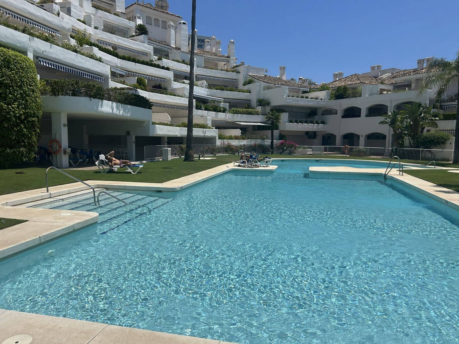 1 soverom Penthouse til salgs i Marbella - € 420 000 (Ref: 9910602)