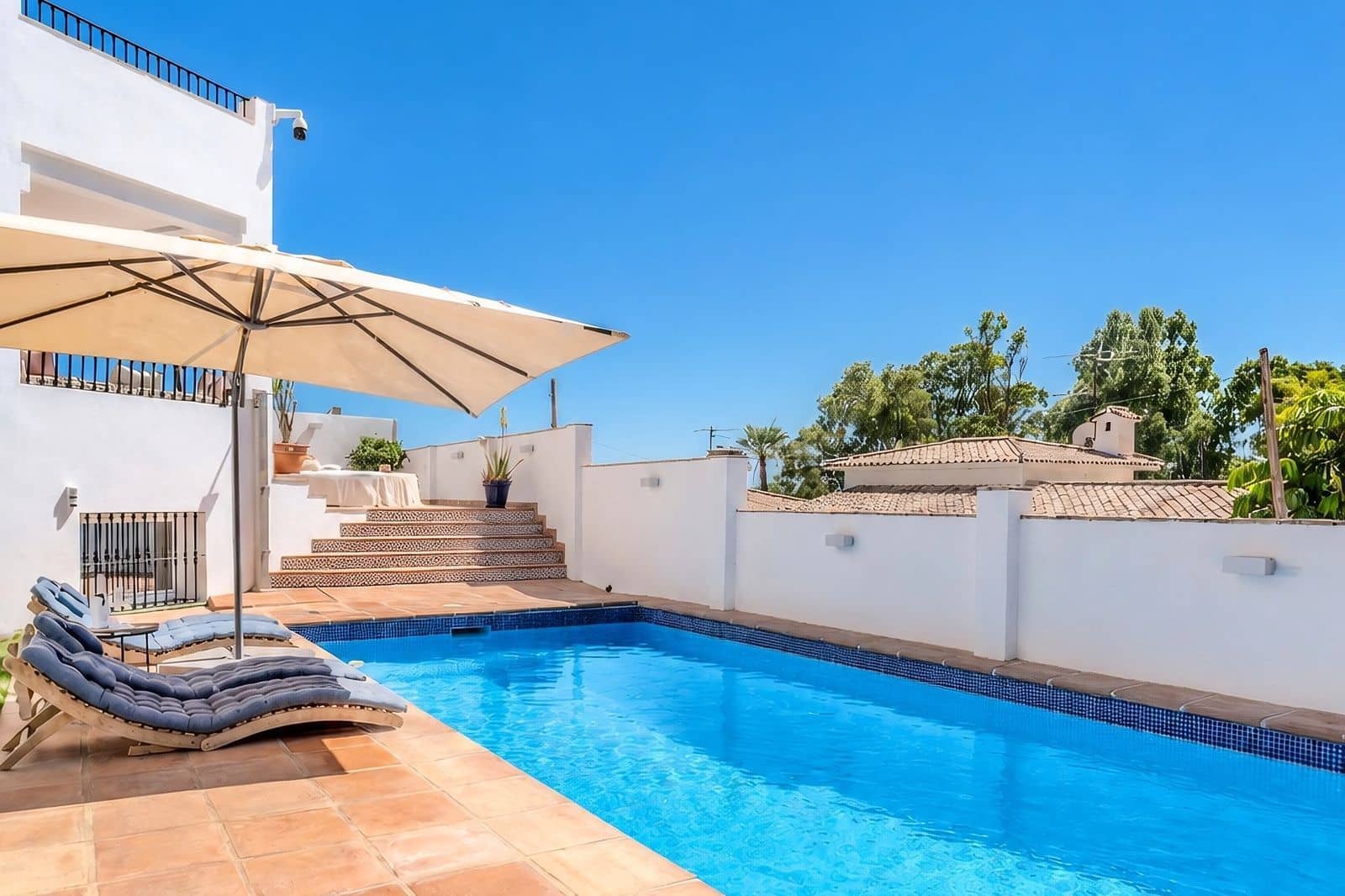 4 sovrum Semi-fristående Villa till salu i Nueva Andalucia - 1 595 000 € (Ref: 9910604)