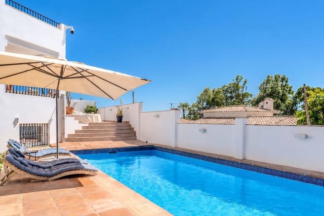 4 sovrum Semi-fristående Villa till salu i Nueva Andalucia, Marbella - 1 595 000 € (Ref: 9910604)