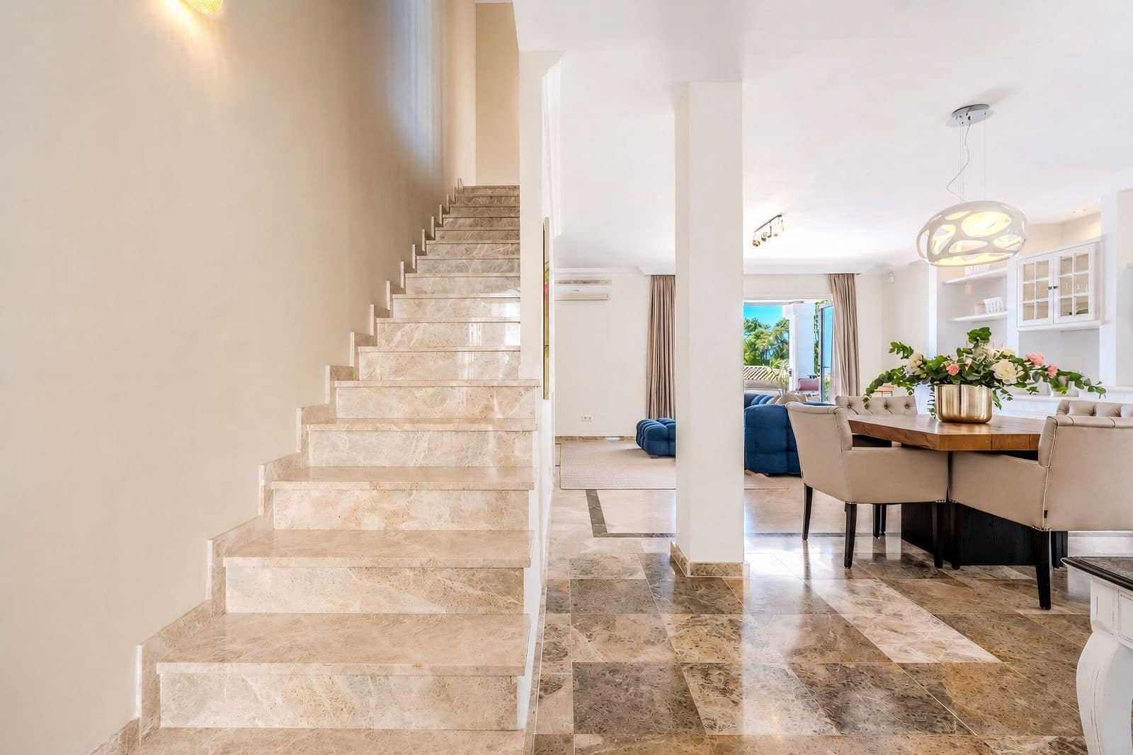 4 sovrum Semi-fristående Villa till salu i Nueva Andalucia - 1 595 000 € (Ref: 9910604)