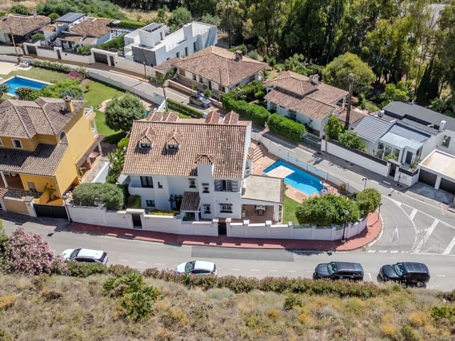 4 sovrum Semi-fristående Villa till salu i Nueva Andalucia, Marbella - 1 595 000 € (Ref: 9910604)