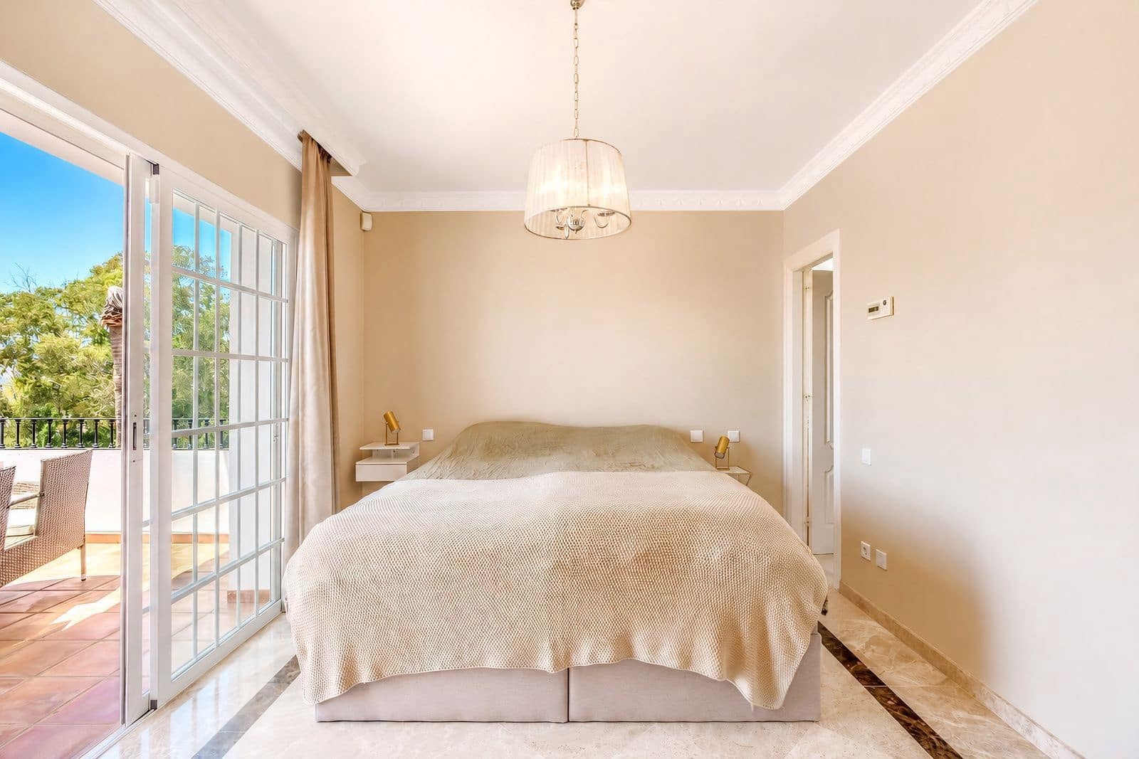 4 sovrum Semi-fristående Villa till salu i Nueva Andalucia - 1 595 000 € (Ref: 9910604)