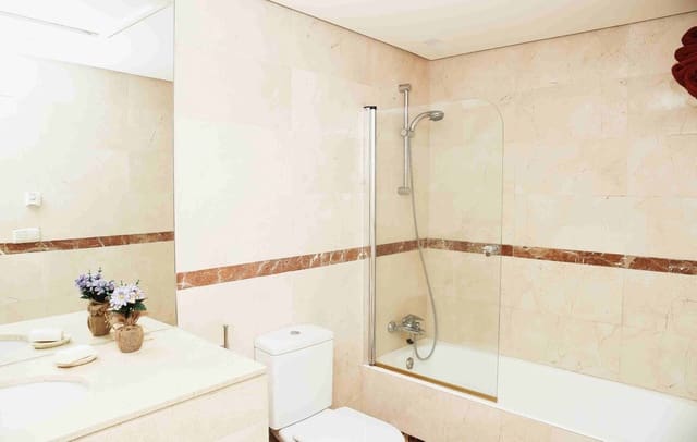 2 soveværelse Lejlighed til salg i San Pedro de Alcantara, Marbella - € 799.000 (Ref: 9910608)