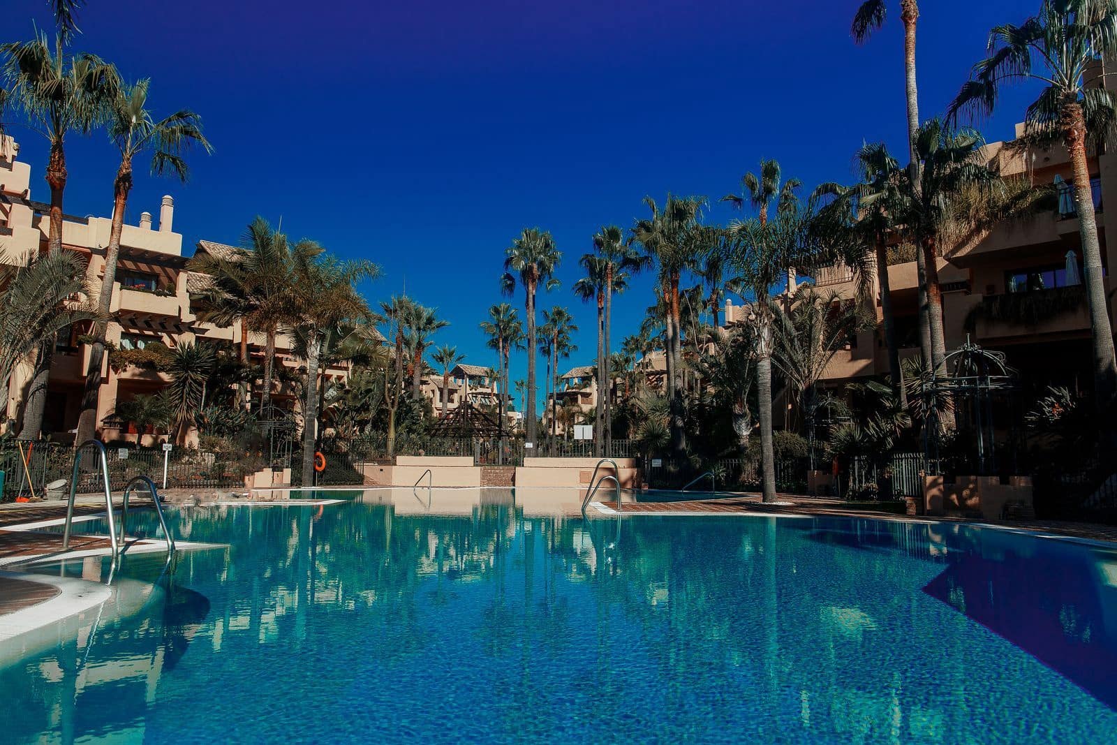 2 soveværelse Lejlighed til salg i San Pedro de Alcantara - € 799.000 (Ref: 9910608)