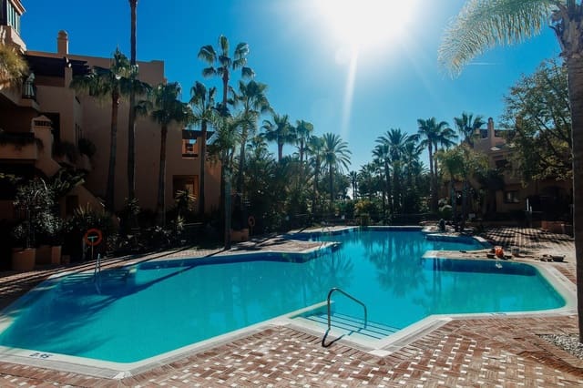 2 soveværelse Lejlighed til salg i San Pedro de Alcantara, Marbella - € 799.000 (Ref: 9910608)