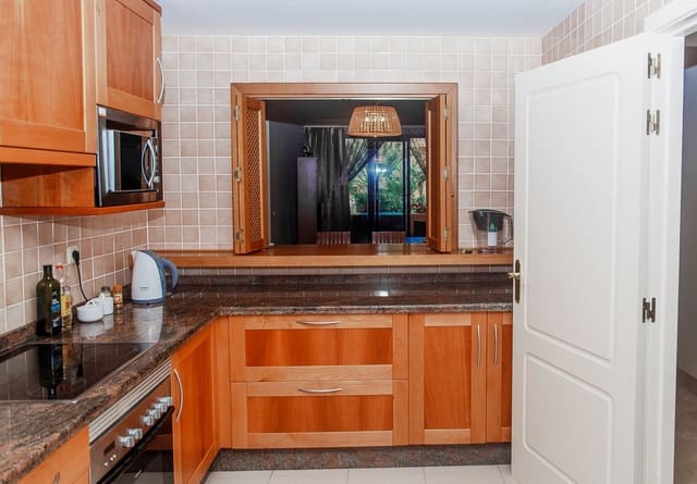 2 soveværelse Lejlighed til salg i San Pedro de Alcantara, Marbella - € 799.000 (Ref: 9910608)