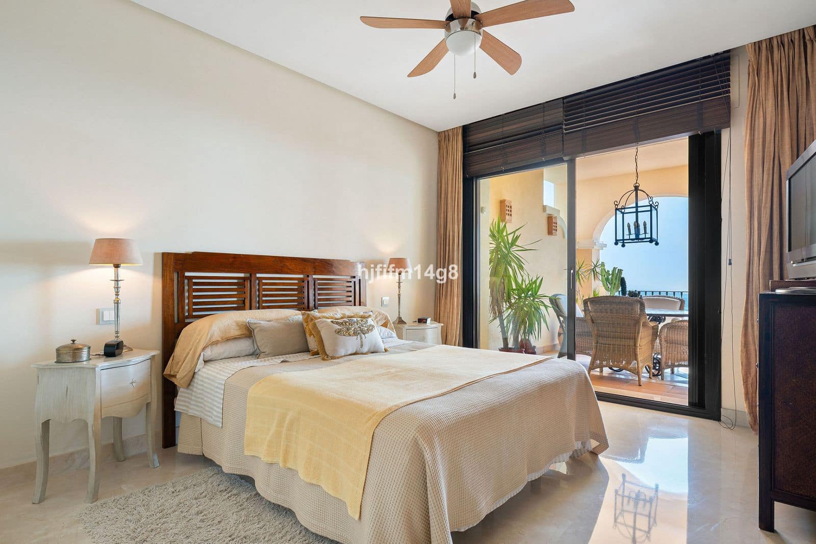 2 bedroom Apartment for sale in Benahavis - € 895,000 (Ref: 9910613)