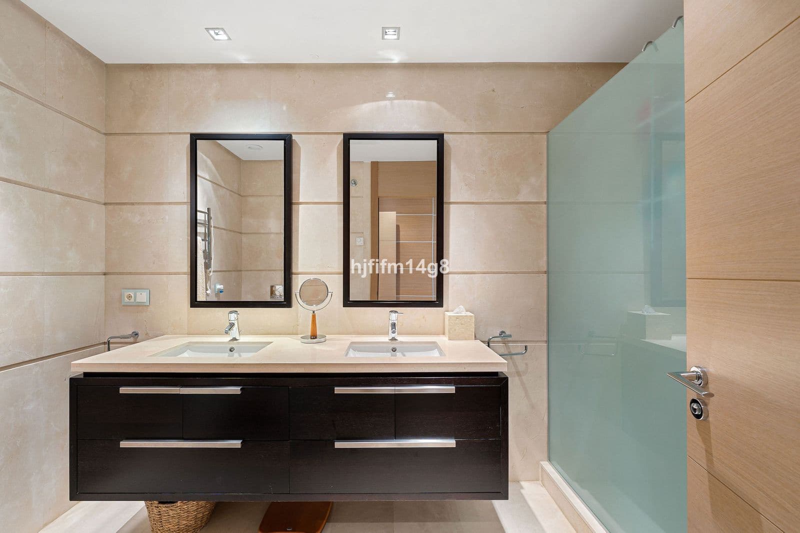 2 bedroom Apartment for sale in Benahavis - € 895,000 (Ref: 9910613)