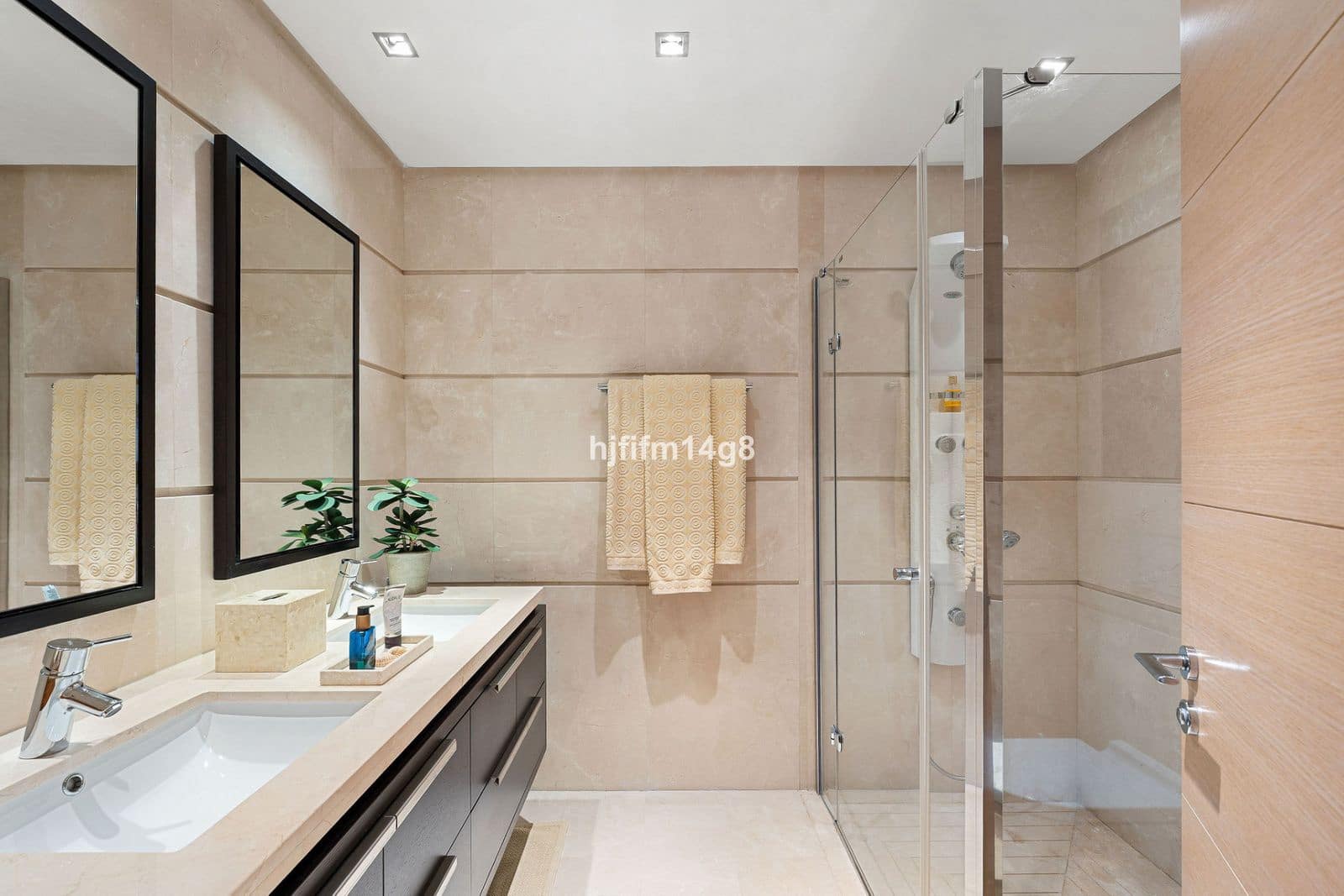2 bedroom Apartment for sale in Benahavis - € 895,000 (Ref: 9910613)