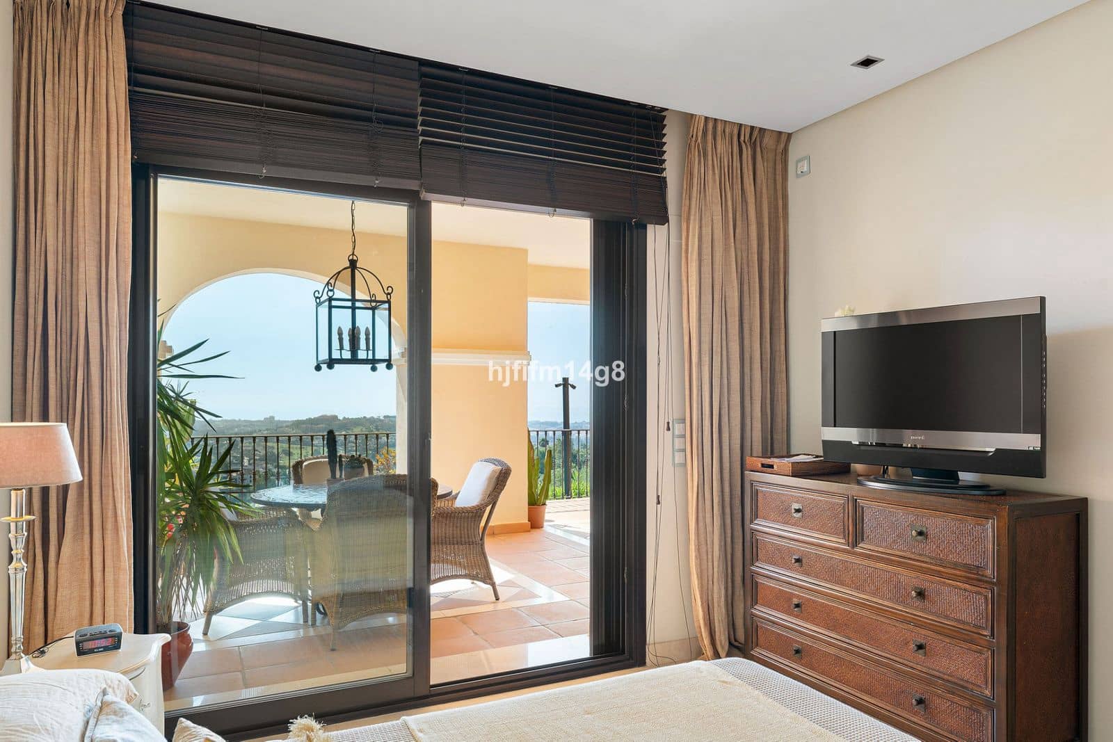 2 bedroom Apartment for sale in Benahavis - € 895,000 (Ref: 9910613)
