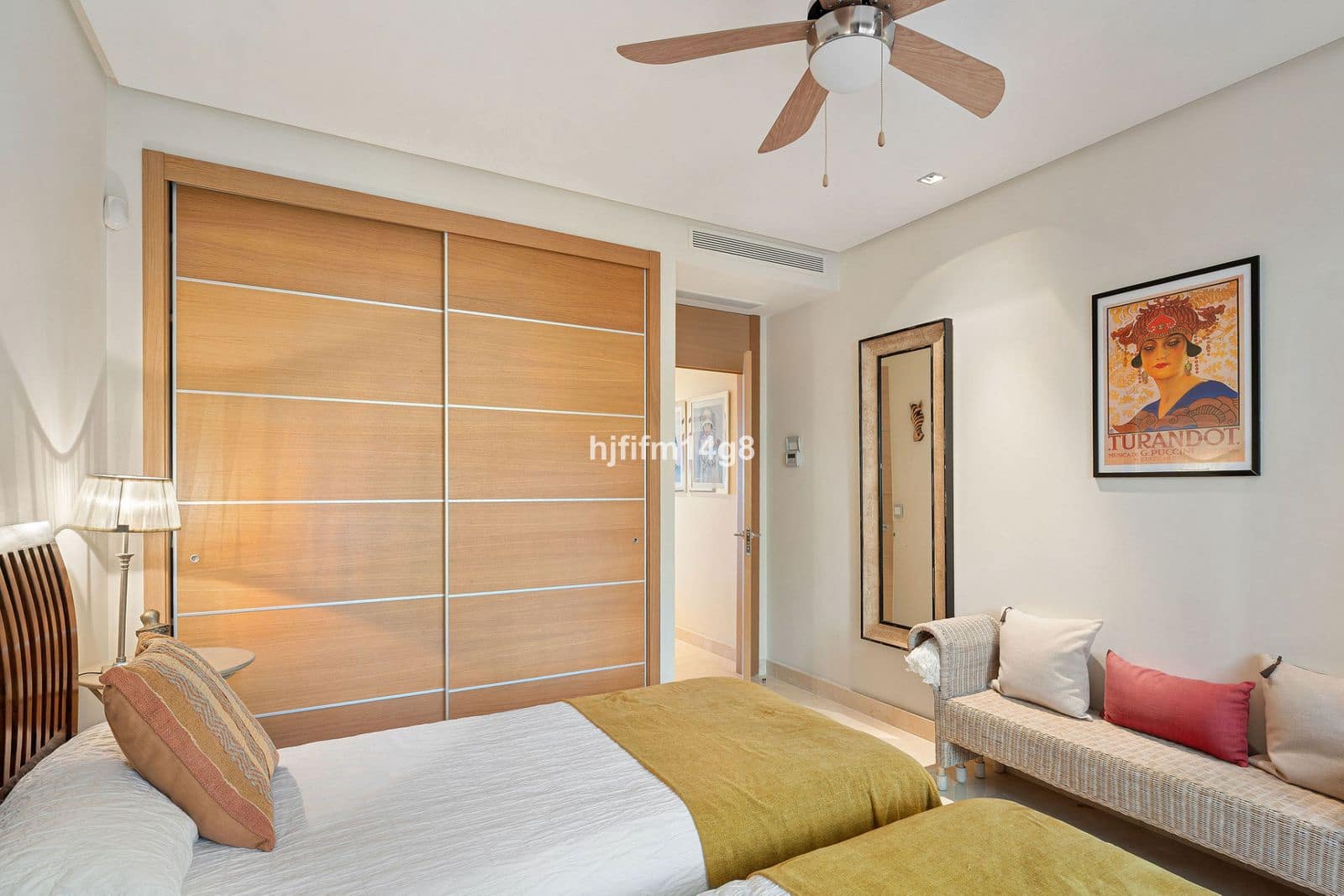 2 bedroom Apartment for sale in Benahavis - € 895,000 (Ref: 9910613)