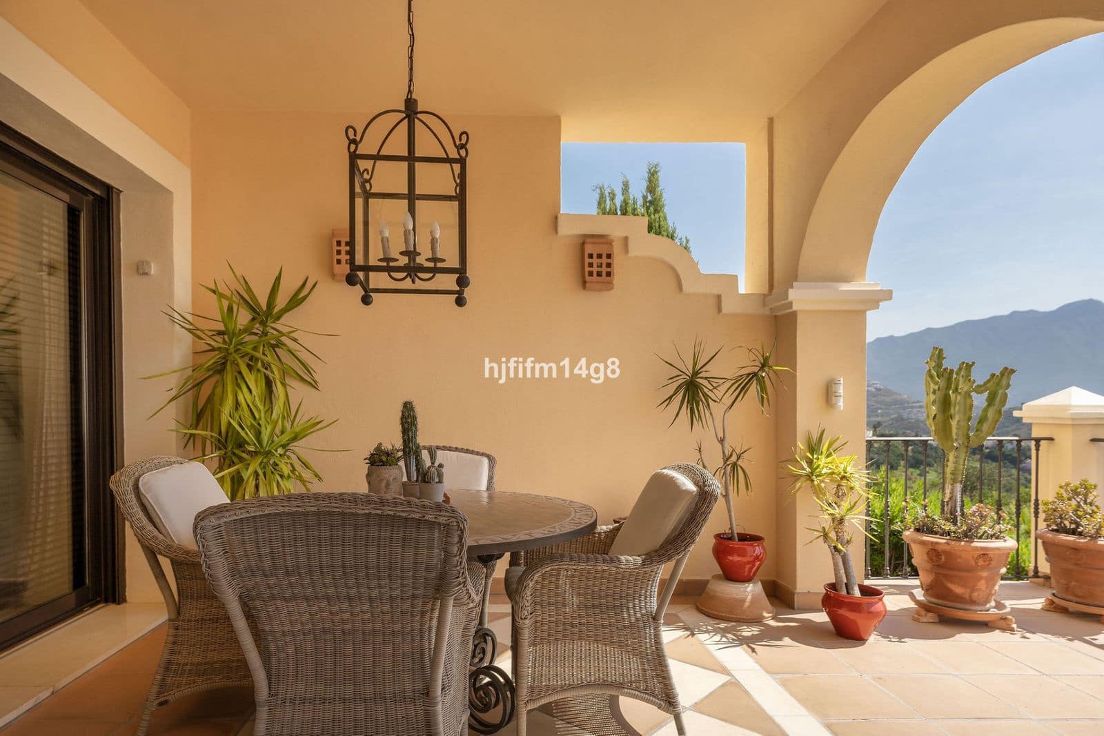 2 bedroom Apartment for sale in Benahavis - € 895,000 (Ref: 9910613)