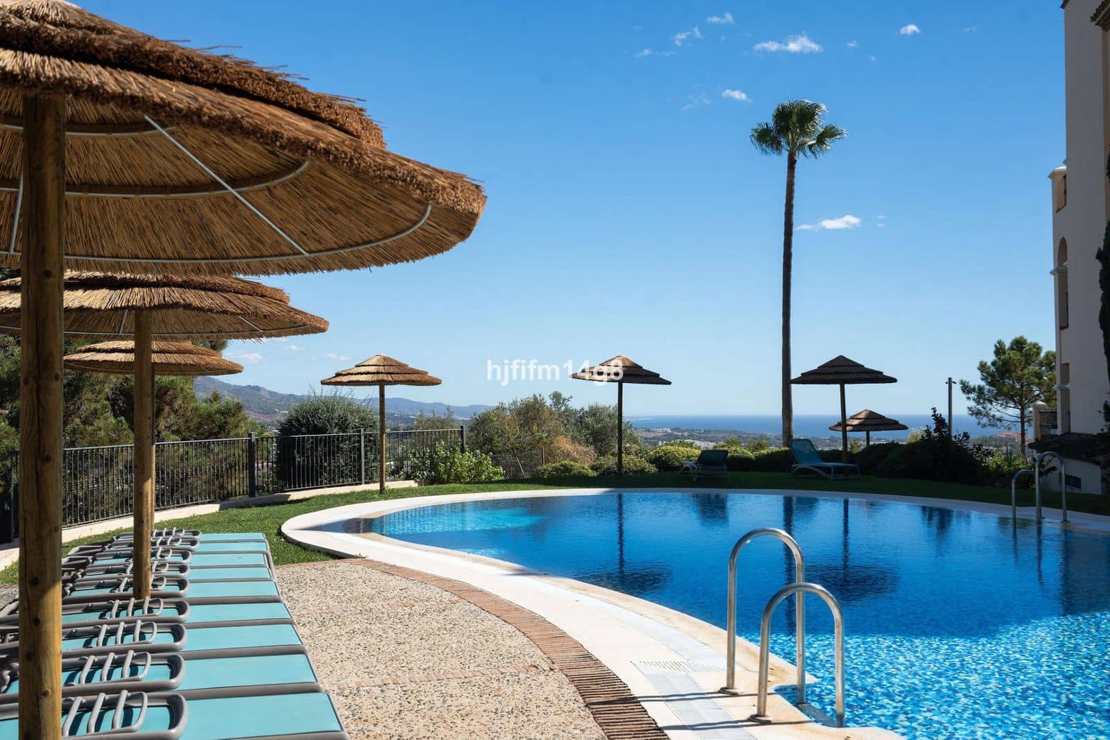 2 bedroom Apartment for sale in Benahavis - € 895,000 (Ref: 9910613)