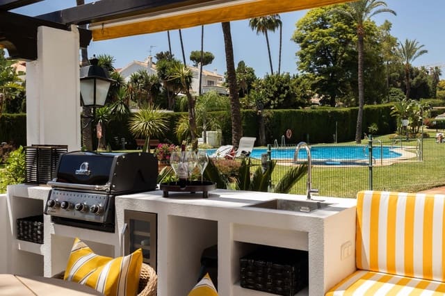 3 sovrum Lägenhet till salu i Nueva Andalucia, Marbella - 1 349 000 € (Ref: 9910616)