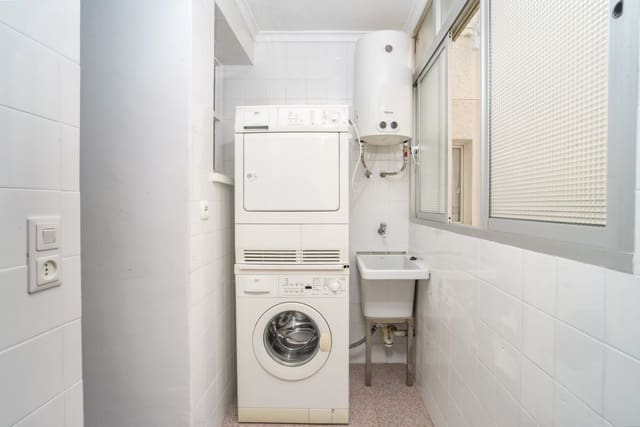 4 soveværelse Lejlighed til salg i Málaga by - € 310.000 (Ref: 9910619)