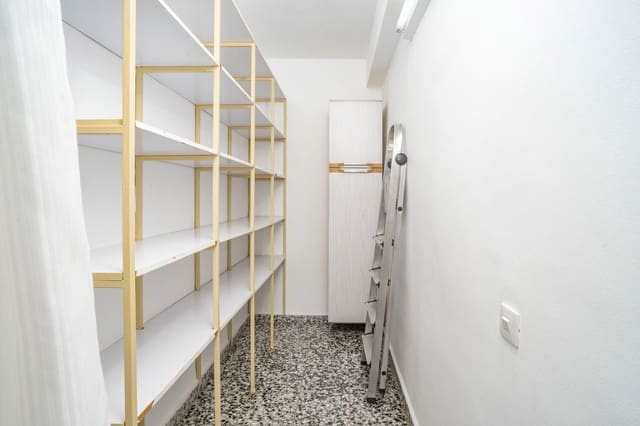 4 soveværelse Lejlighed til salg i Málaga by - € 310.000 (Ref: 9910619)
