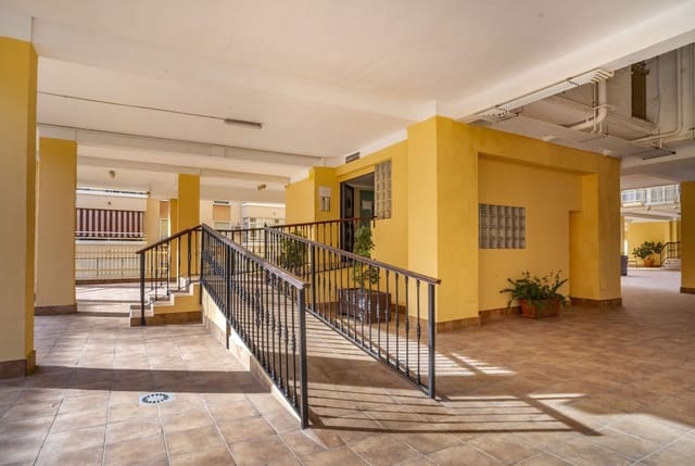 4 soveværelse Lejlighed til salg i Málaga by - € 310.000 (Ref: 9910619)