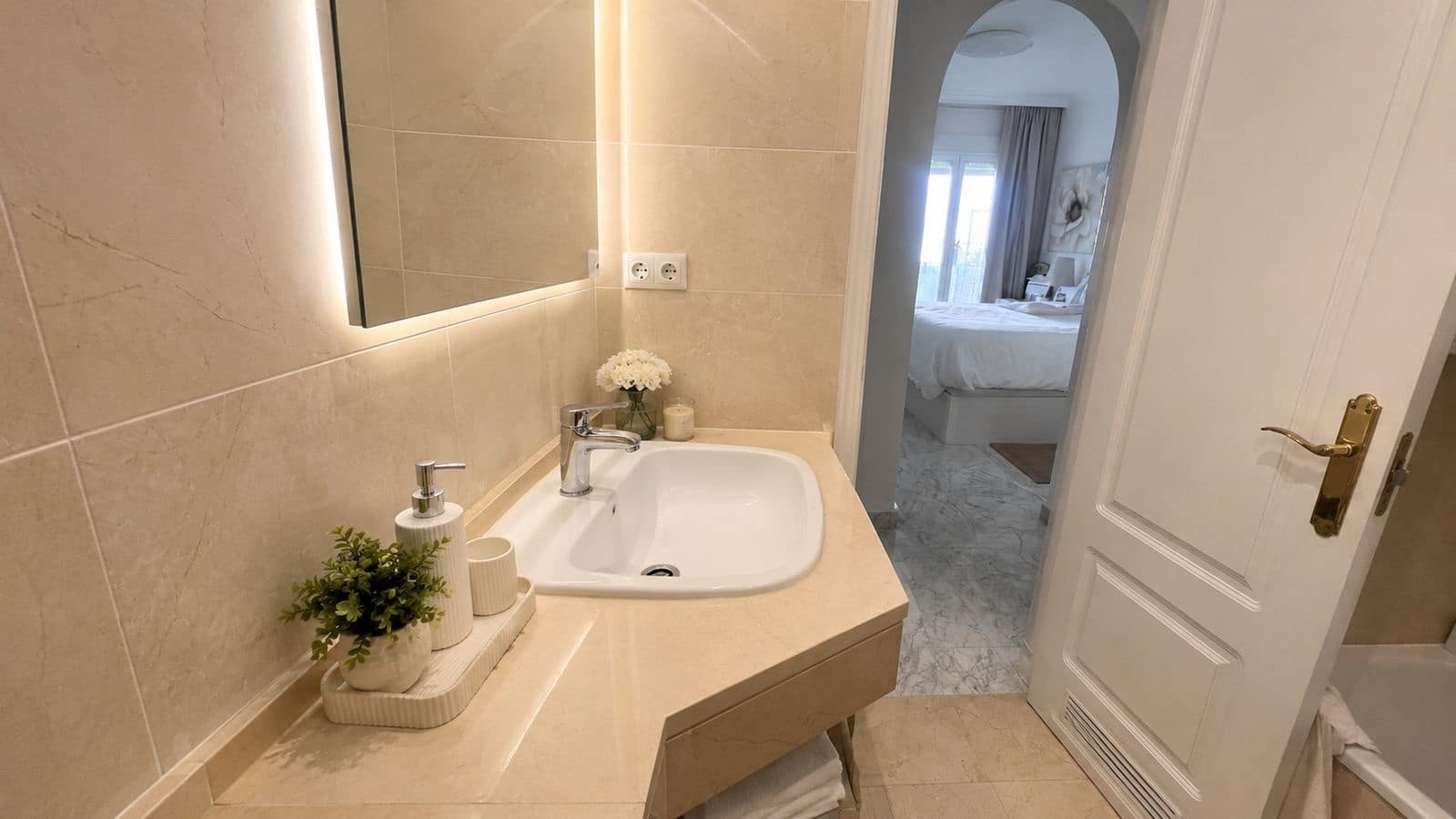 2 makuuhuone Huoneisto myytävänä paikassa Marbella - 730 000 € (Ref: 9910620)