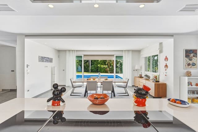 4 chambre Villa/Maison à vendre à El Rosario, Marbella - 1 850 000 € (Ref: 9910621)