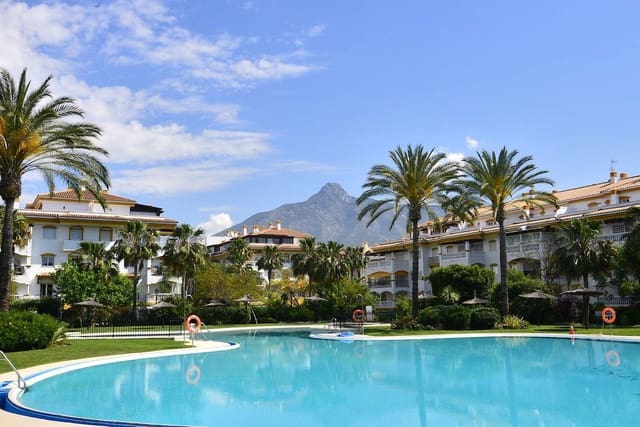 3 Zimmer Apartment zu verkaufen in Nueva Andalucia, Marbella - 585.000 € (Ref: 9910625)