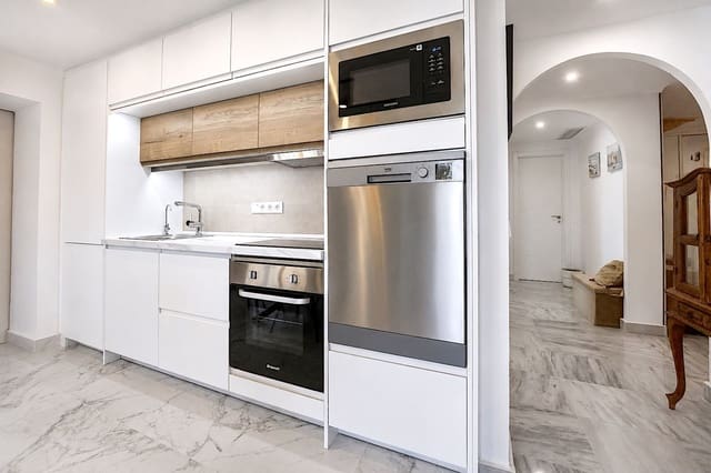 3 Zimmer Apartment zu verkaufen in Nueva Andalucia, Marbella - 585.000 € (Ref: 9910625)