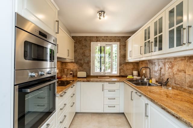 2 bedroom Townhouse for sale in Costabella, Marbella - € 695,000 (Ref: 9910635)
