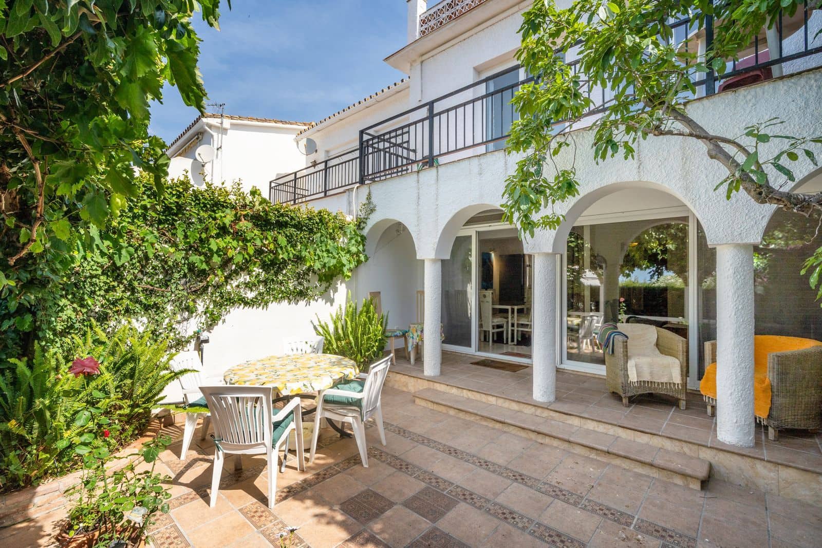 2 bedroom Townhouse for sale in Costabella - € 695,000 (Ref: 9910635)
