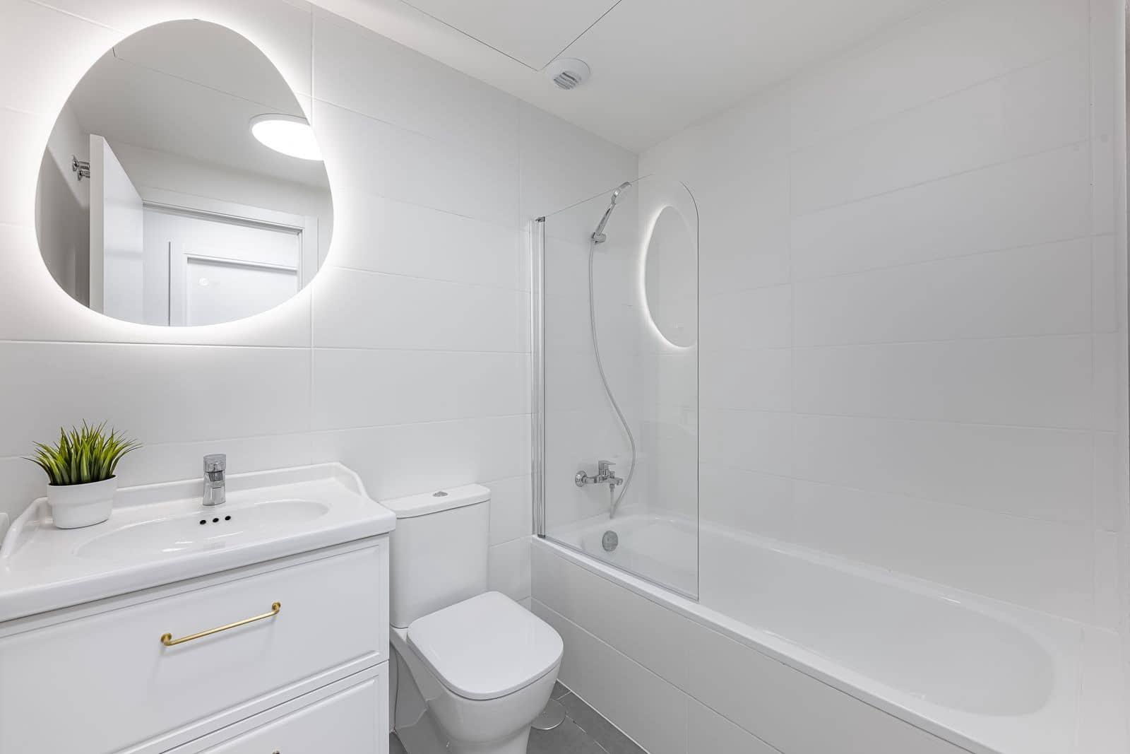 2 slaapkamer Appartement te koop in Estepona - € 390.000 (Ref: 9910641)