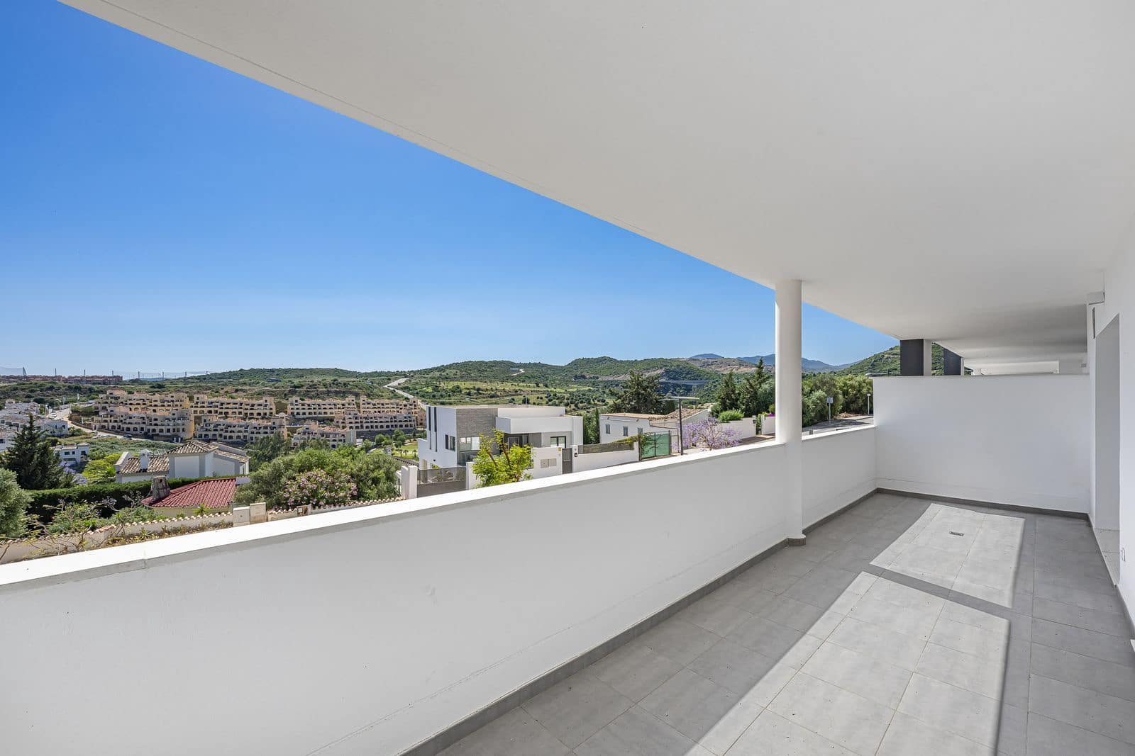 2 slaapkamer Appartement te koop in Estepona - € 390.000 (Ref: 9910641)