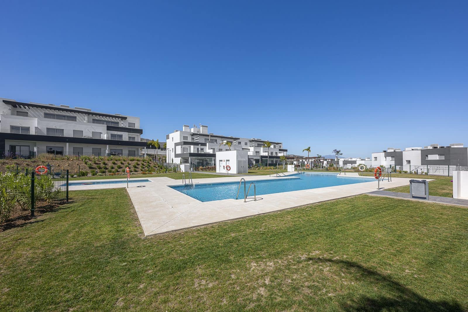 2 slaapkamer Appartement te koop in Estepona - € 390.000 (Ref: 9910641)