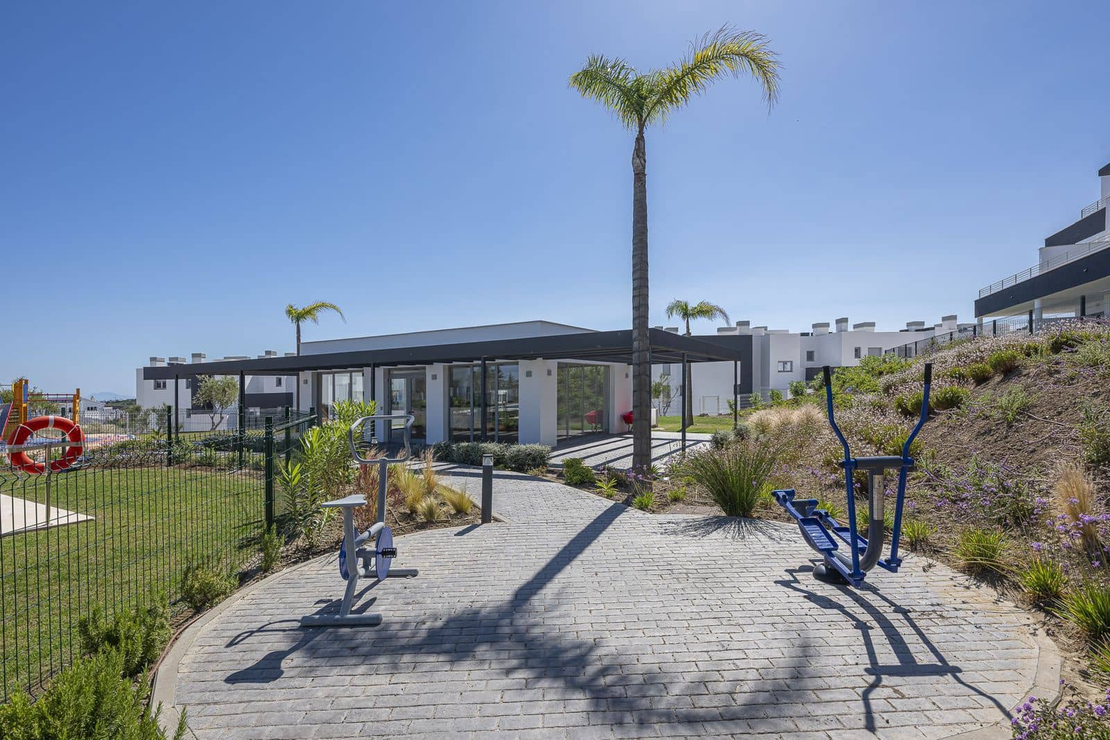 2 slaapkamer Appartement te koop in Estepona - € 390.000 (Ref: 9910641)