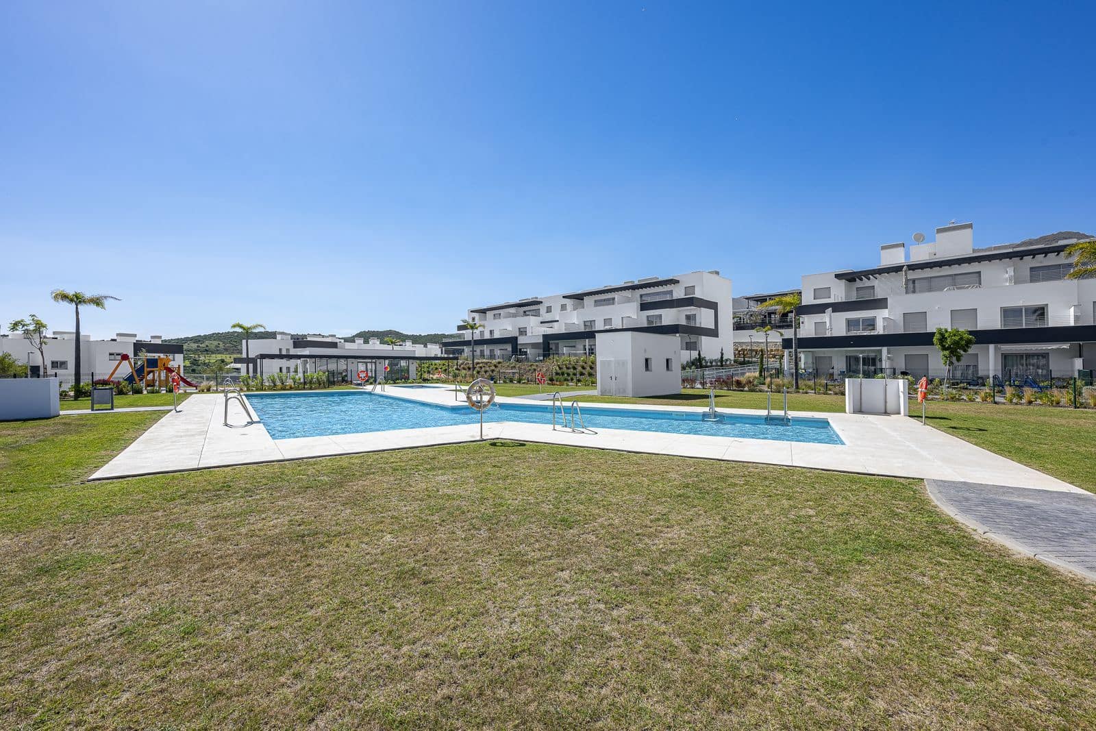 2 slaapkamer Appartement te koop in Estepona - € 390.000 (Ref: 9910641)