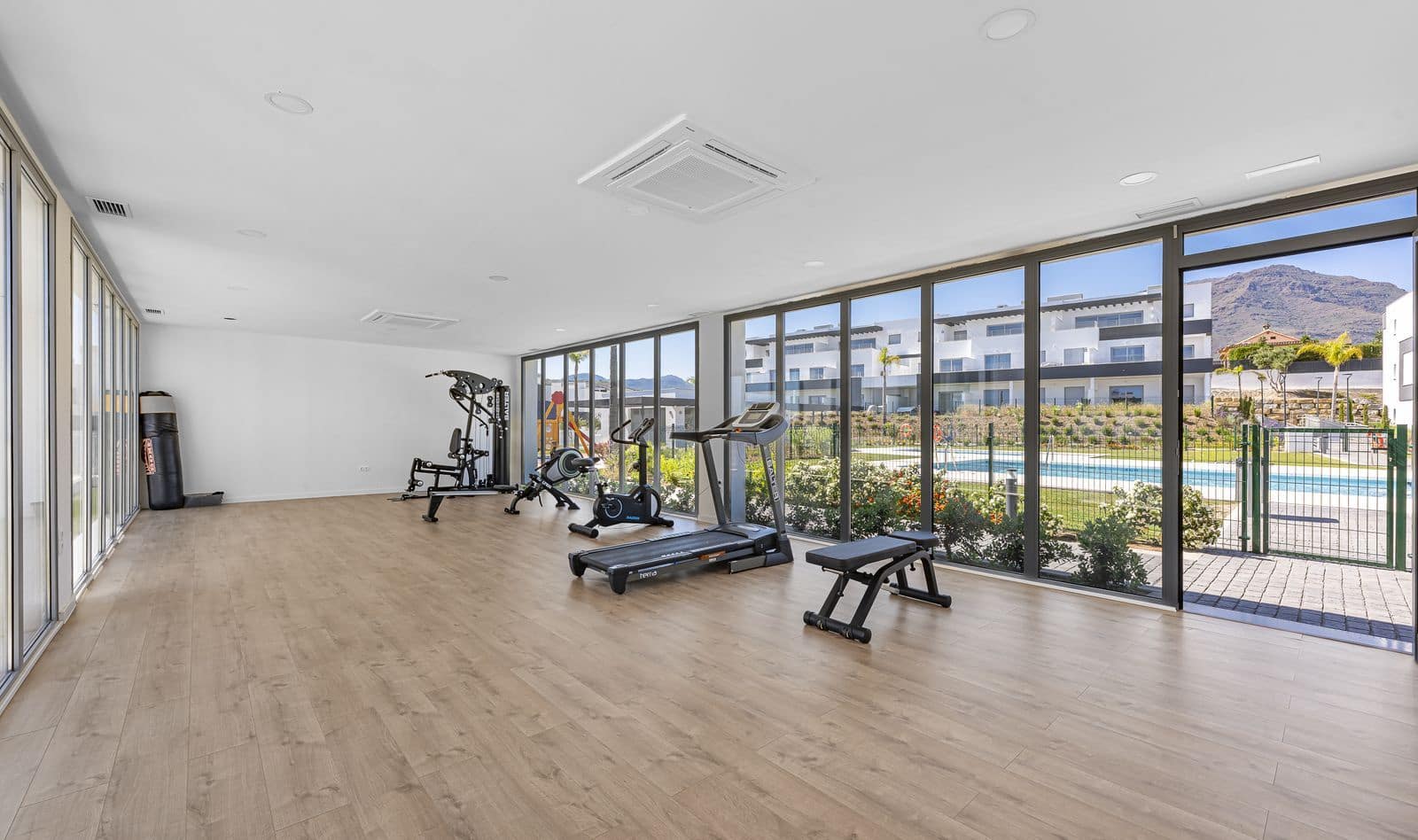 2 slaapkamer Appartement te koop in Estepona - € 390.000 (Ref: 9910641)