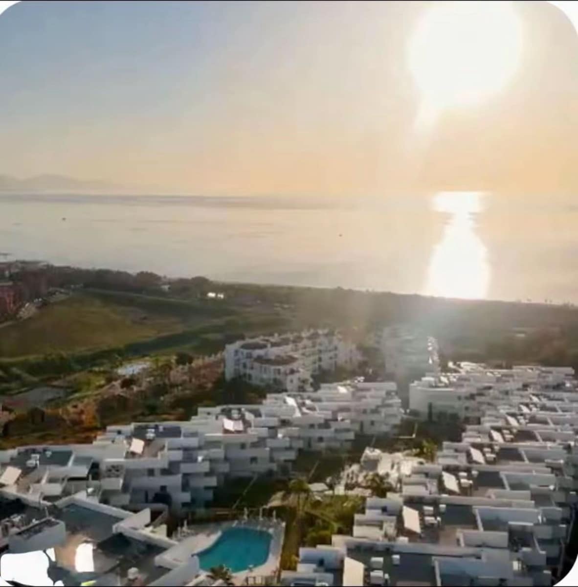 2 slaapkamer Appartement te koop in Manilva - € 599.000 (Ref: 9910643)