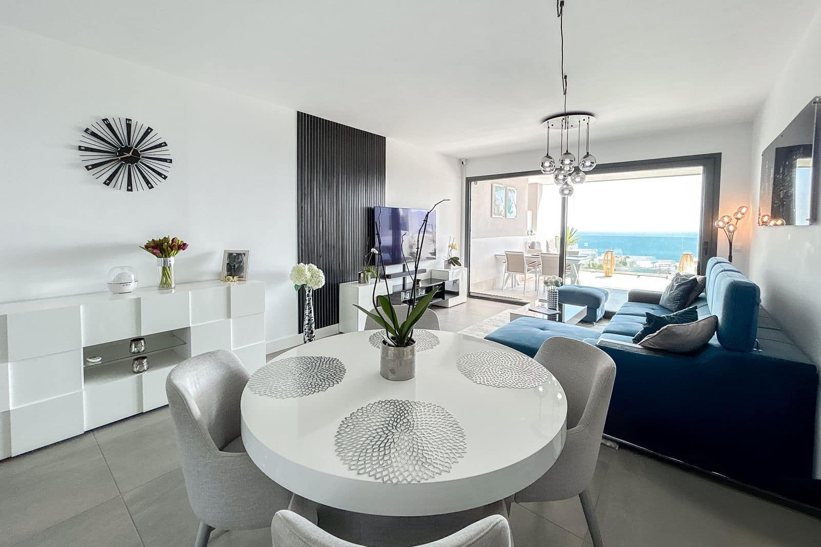 2 slaapkamer Appartement te koop in Manilva - € 599.000 (Ref: 9910643)