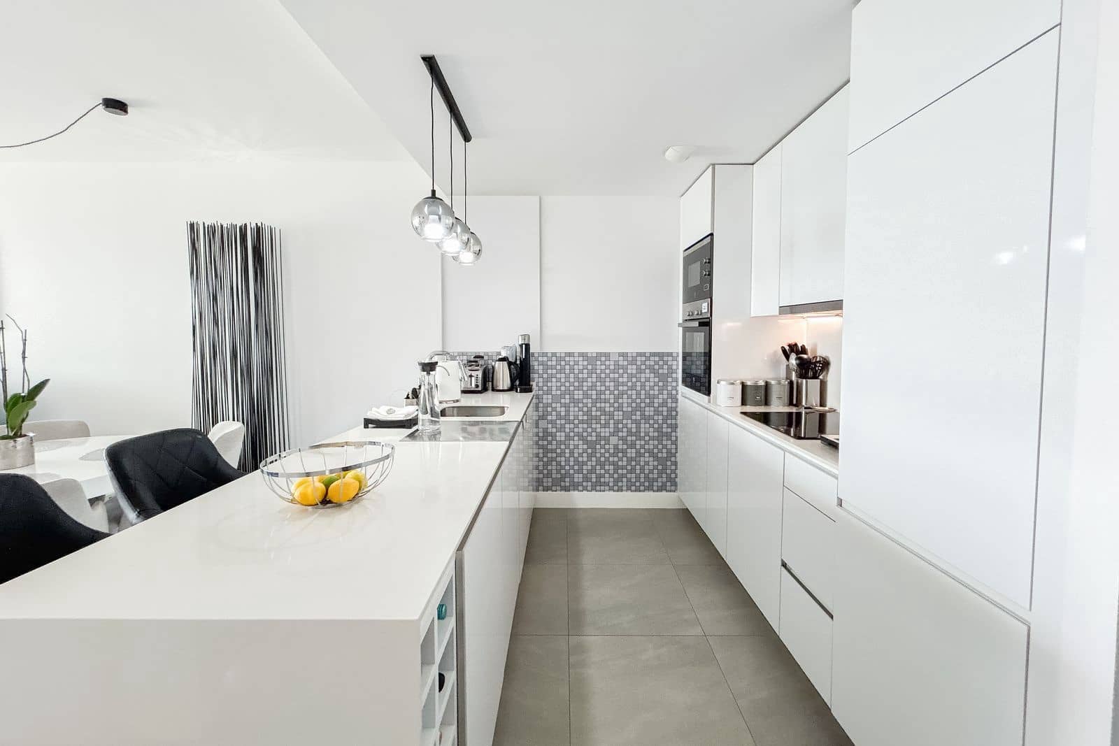 2 slaapkamer Appartement te koop in Manilva - € 599.000 (Ref: 9910643)