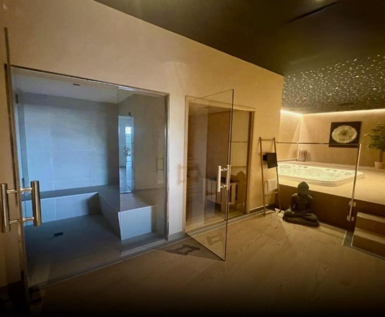 2 slaapkamer Appartement te koop in Manilva - € 599.000 (Ref: 9910643)